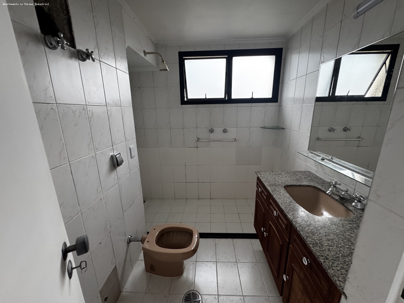 493552-b7706993df083150a843f573b9763b0e